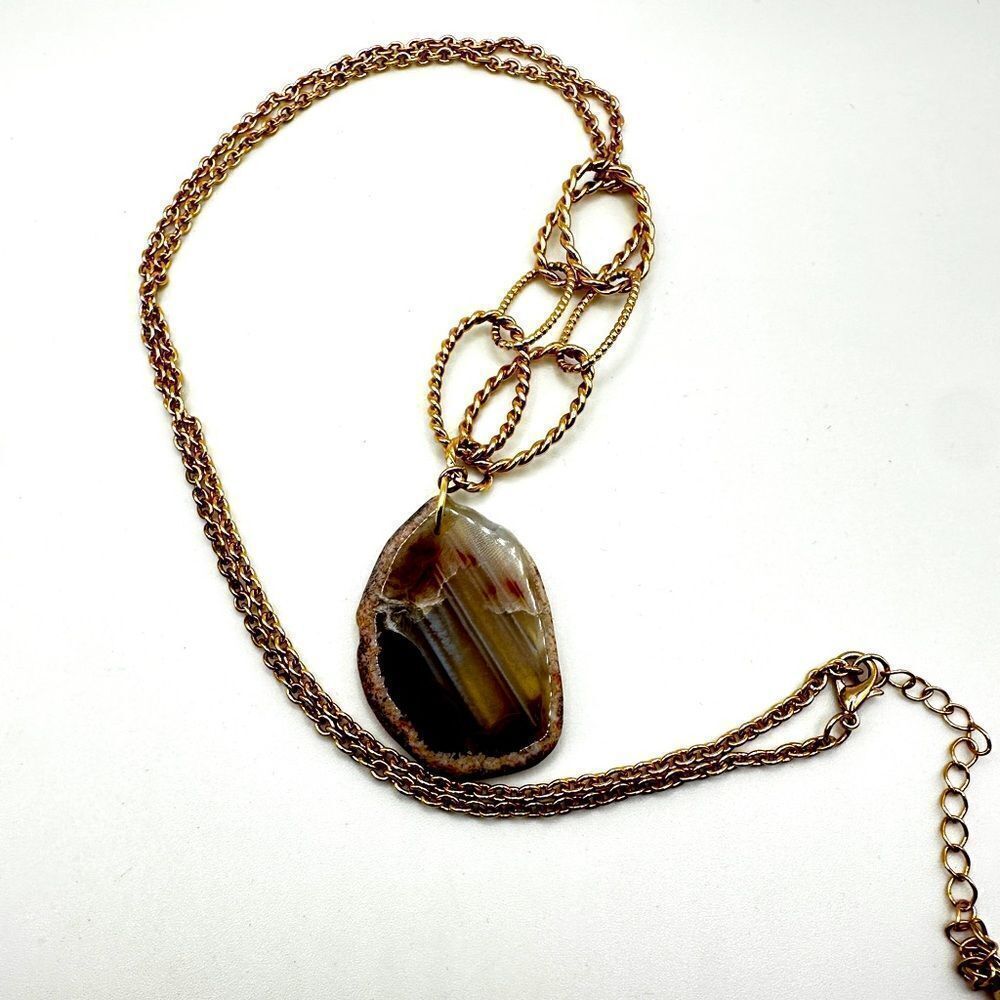 30” gold tone necklace‎ with agate slice pendant!